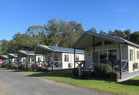 Sapphire Valley Caravan Park - Sydneys Hotel 1