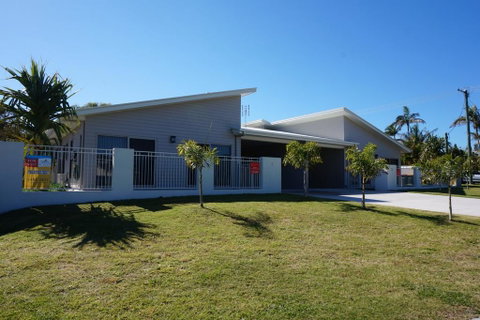Seadaze 1 - Rainbow Beach, Gorgeous Unit Close To The Beach, Aircon, Pool - Sydneys Hotel 0