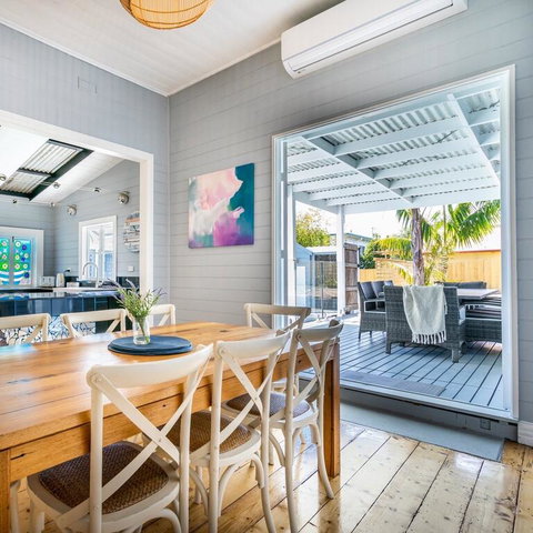 Seas The Day Rosebud - Sydneys Hotel 3