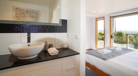 Seaview Family Retreat - Sydneys Hotel 2