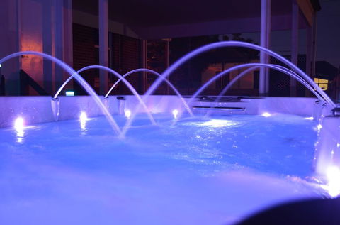 Semaphore Sea Breeze - Family Beach-Heated Pool Holiday - Sydneys Hotel 0