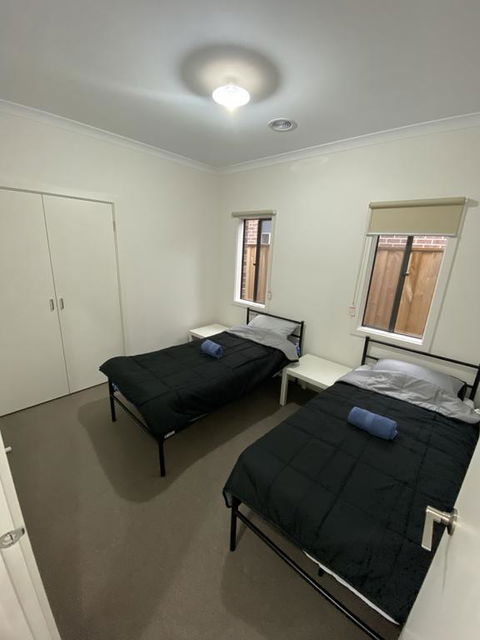 Serenity 13 - Sydneys Hotel 0
