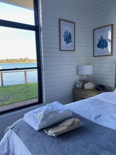 Serenity By The Lake - Sydneys Hotel 3