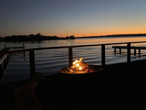 Serenity By The Lake - Sydneys Hotel 2