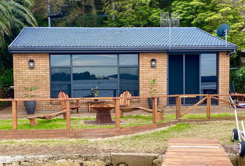 Serenity By The Lake - Sydneys Hotel 0
