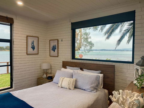 Serenity By The Lake - Sydneys Hotel 1