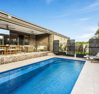 Serenity on Seaview Boutique retreat with pool by the beach - Sydneys Hotel