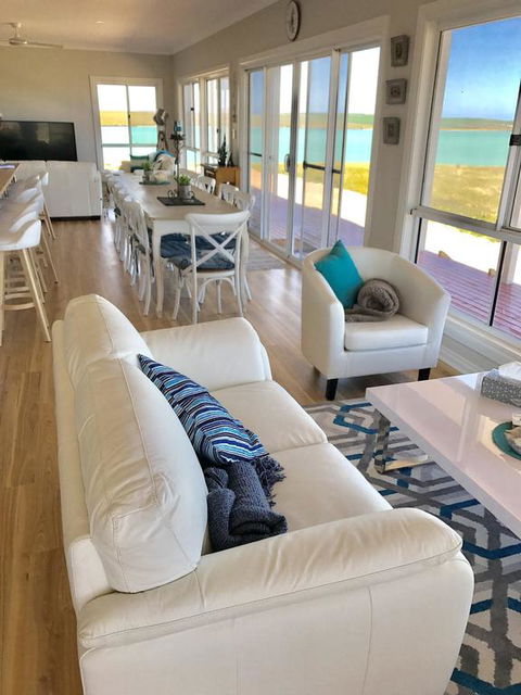 Shades Of Blue Eco Retreat - Sydneys Hotel 3