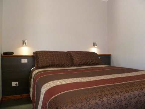 Shady Lane Tourist Park - Sydneys Hotel 1