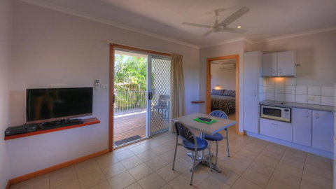 Shady Lane Tourist Park - Sydneys Hotel 0