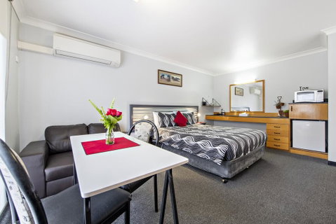 Shearing Shed Motor Inn - Sydneys Hotel 1