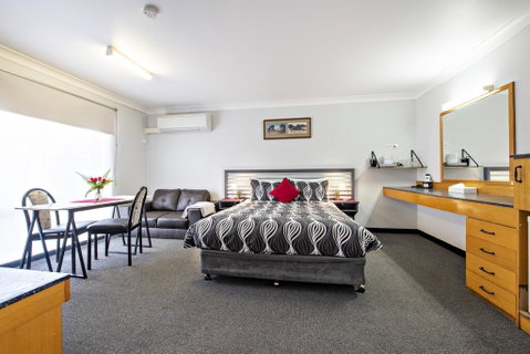 Shearing Shed Motor Inn - Sydneys Hotel 3