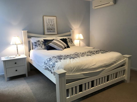 Shellys Place - Sydneys Hotel 2