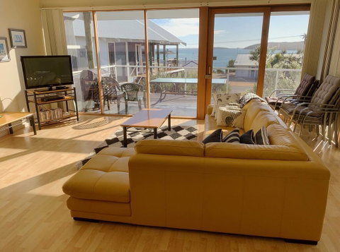Sheoak Holiday Home - Sydneys Hotel 0