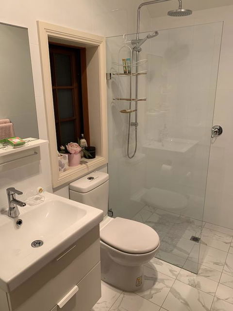 Sherwoode - Sydneys Hotel 3