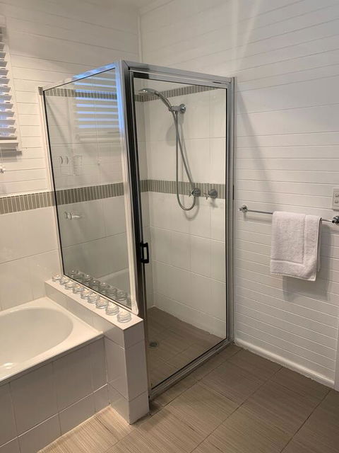 Short Stays Gippsland (Newborough) - Sydneys Hotel 2