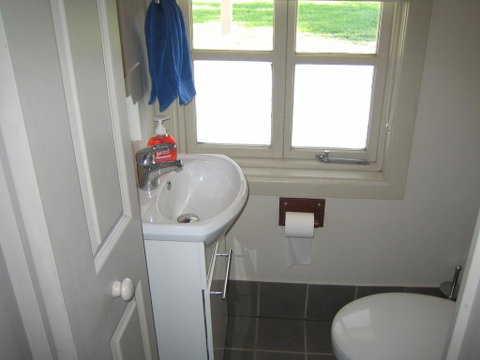 Showgrounds Cottage Naracoorte - Sydneys Hotel 2