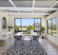 Silky Oak Cottage - cosy with country views - Sydneys Hotel