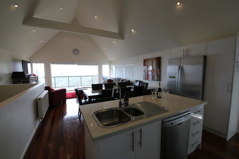 Silver Springs - Sydneys Hotel 3