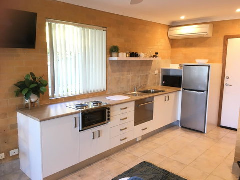 SilverWaters Waterfront Accommodation - Sydneys Hotel 2