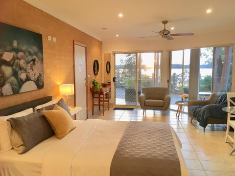 SilverWaters Waterfront Accommodation - Sydneys Hotel 1
