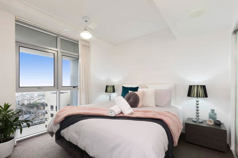 SK1 - Spotless 2BR SkyHome Long Stays Welcome - Sydneys Hotel 2