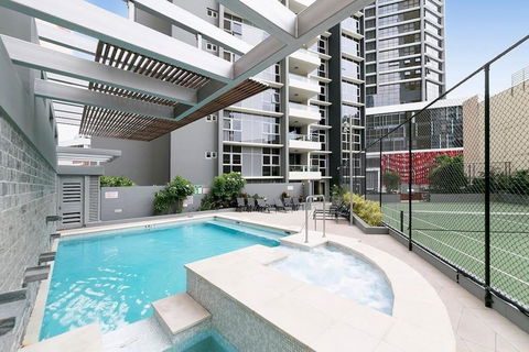 SK2 - 3BR With Pool Gym Steam Room In Story Bridge - Sydneys Hotel 1
