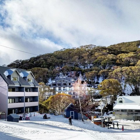 Snow Ski Apartments 05 - Sydneys Hotel 3