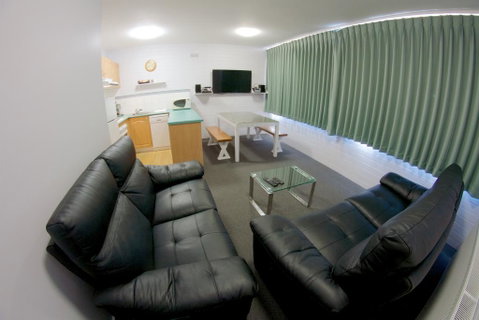 Snow Ski Apartments 25 - Sydneys Hotel 1