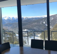 Snow Ski Apartments 28 - Sydneys Hotel
