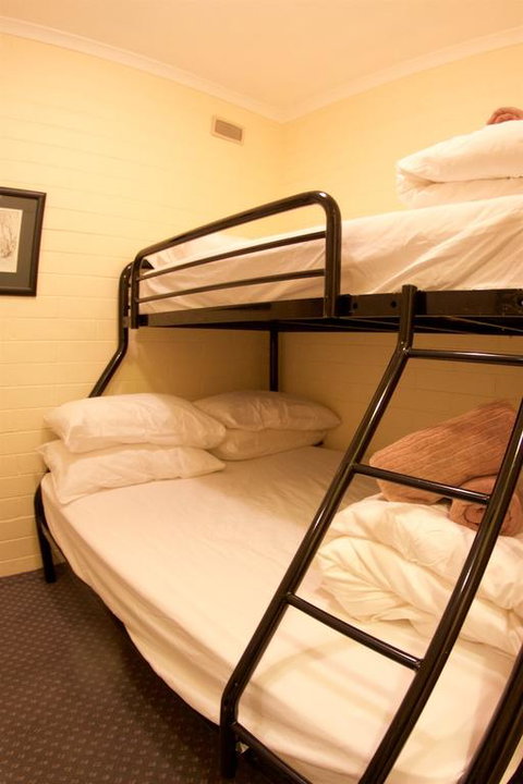 Snow Ski Apartments 31 - Sydneys Hotel 3