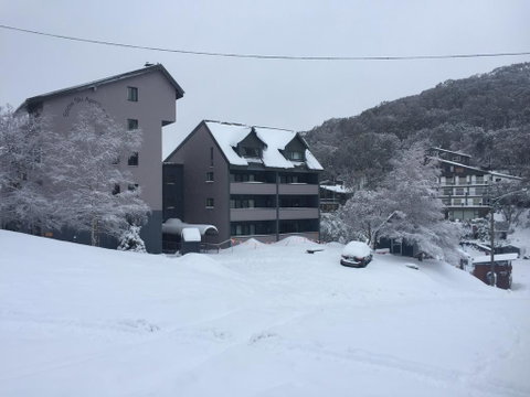 Snow Ski Apartments 32 - Sydneys Hotel 3