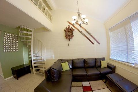 Snow Ski Apartments 32 - Sydneys Hotel 2