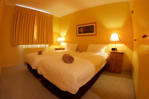 Snow Ski Apartments 37 - Sydneys Hotel 2