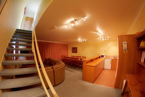 Snow Ski Apartments 41 - Sydneys Hotel 1