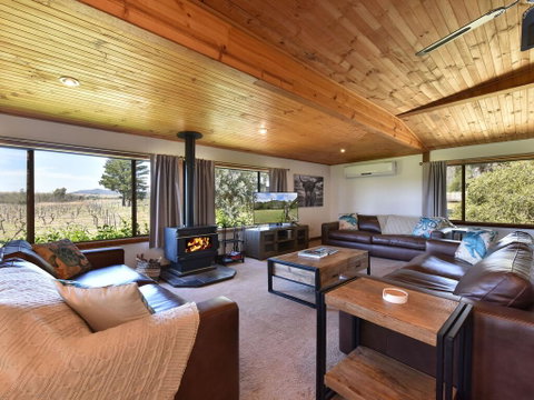 Soldiers Cottage Picturebook Vineyard Home - Sydneys Hotel 1
