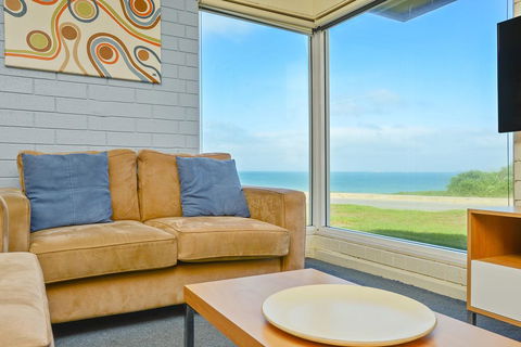 South Seas Beachfront Apartments - Sydneys Hotel 2