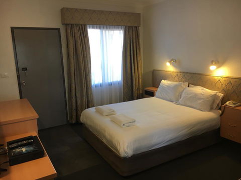 Spa Village Travel Inn - Sydneys Hotel 0