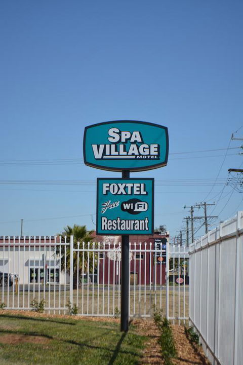 Spa Village Travel Inn - Sydneys Hotel 3