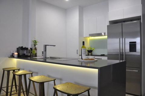 Spacious 2 Bed 2 Bath Unit - LUMA APARTMENTS - Sydneys Hotel 2