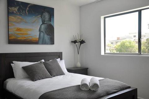Spacious 2 Bed 2 Bath Unit - LUMA APARTMENTS - Sydneys Hotel 0