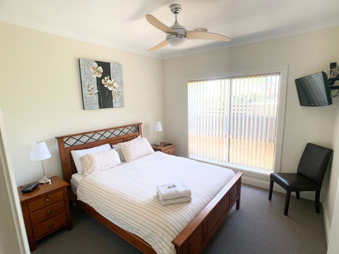 Spacious 2 Bed, 2 Bath Villa - Central Location - Quiet - Sydneys Hotel 2