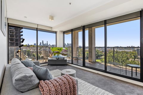 Spacious And Sunny Modern Apartment With City View - Sydneys Hotel 0