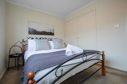 Spacious Lovely 5Beds Home@Point Cook - Sydneys Hotel 2