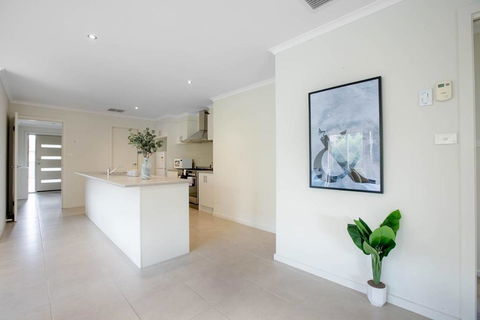 Spacious Lovely 5Beds Home@Point Cook - Sydneys Hotel 3
