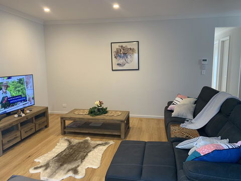Spacious Rooms Home-Stay With Free Wifi - Sydneys Hotel 0