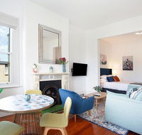 Spacious Studio With Balcony in Inner-City Glebe - Sydneys Hotel