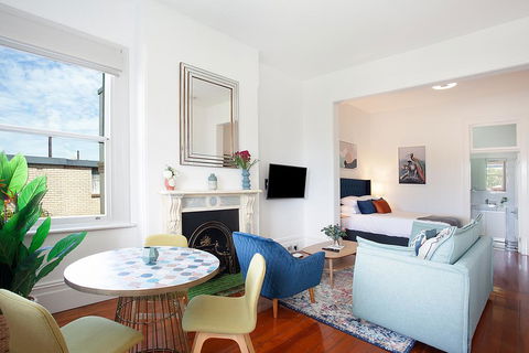 Spacious Studio With Balcony In Inner-City Glebe - Sydneys Hotel 0