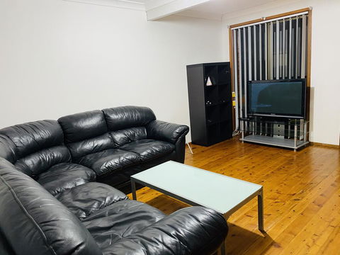 Spacious Townhouse In Wollongong - Sydneys Hotel 1