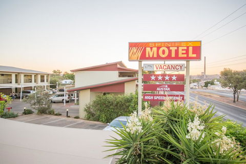 Spinifex Motel And Serviced Apartments - Sydneys Hotel 3